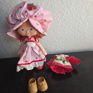 Vintage 1979 1st Edition Strawberry Shortcake Doll with Full Outfit + Berry Wear